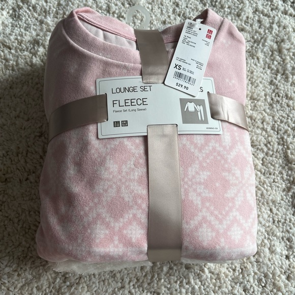 Uniqlo Other - Uniqlo lounge set fleece, XS, baby pink and white